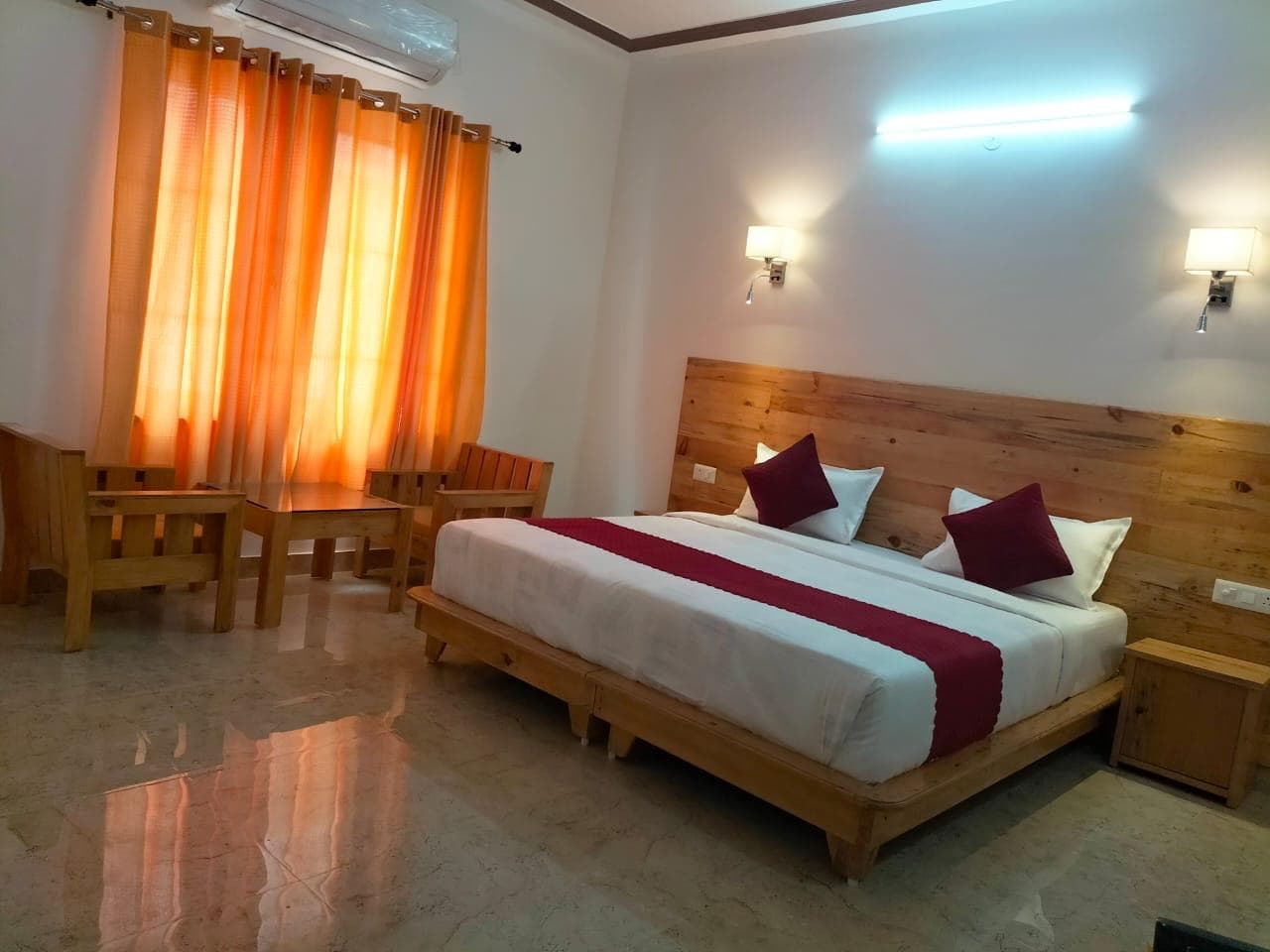Spacious room at Anantadrishti Yoga ashram in Rishikesh